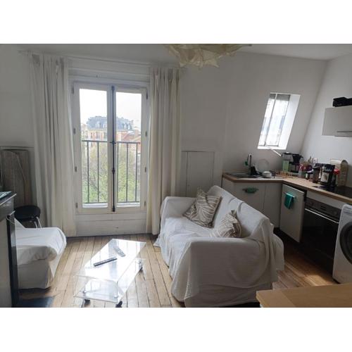 Sunny apartment in Paris Batignolles