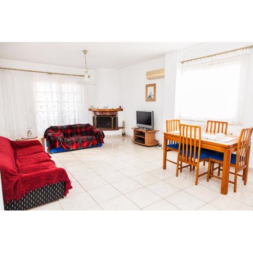 Sunny Apartment near Metro Station