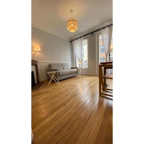 Sunny Bastille-Roquette Paris
