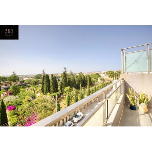 Sunny & beautiful views, Amazing Design & Terrace by 360 Estates