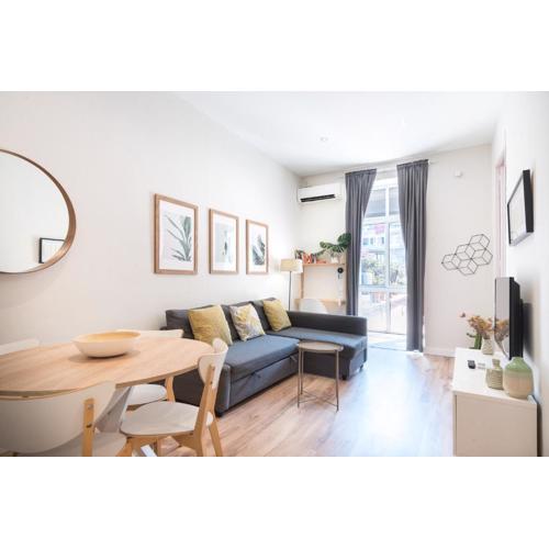 Sunny central apartment with a 100m2 city oasis