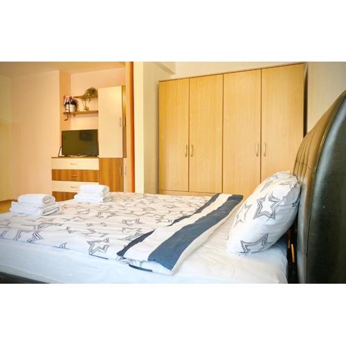 Sunny Central Apartment with TV & Wi-Fi