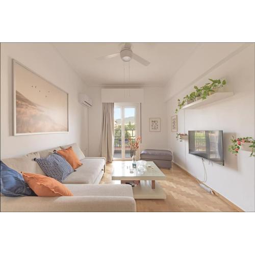 Sunny Central Luxury 50 sm with balcony view 4th floor