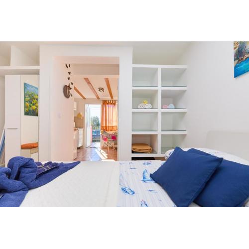 Sunny Charming Apartment