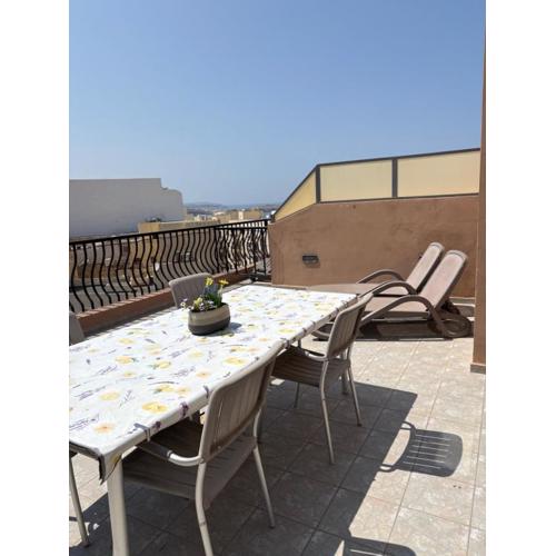 Sunny & Cosy 2 Bedroom Penthouse with Terraces