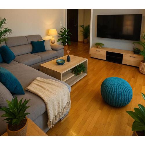Sunny Escape in Alimos, close to the beach