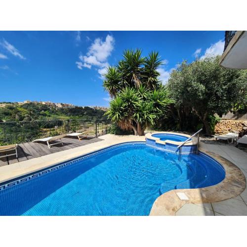 Sunny Gozo Getaway Pool & Easy Check-In