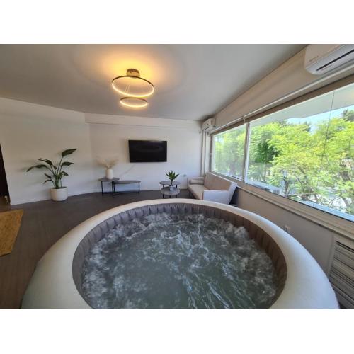 Sunny Home Private Jacuzzi Hydromassage, Underground Parking, 300m Metro Peristeri