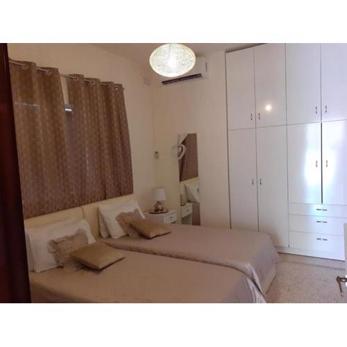 Sunny large terrace studio apartment WiFi Airconditioners BBQ