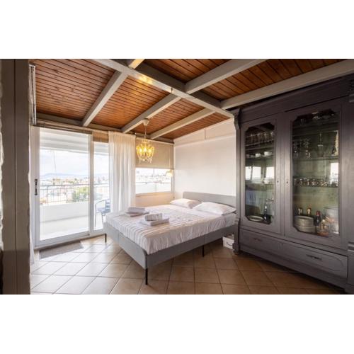 Sunny Loft with a Panoramic View