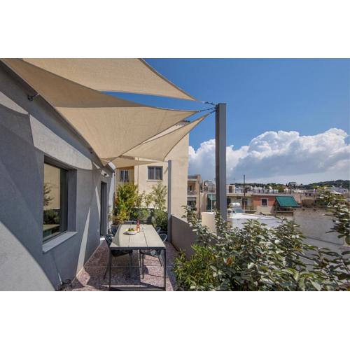 Sunny Loft with Acropolis View