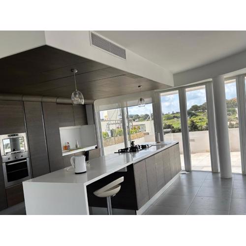 Sunny Penthouse Central