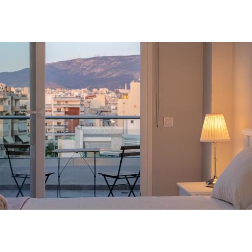 Sunny penthouse w/ Acropolis view next to metro