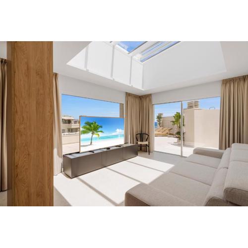 Sunny penthouse with amazing pool by Costarentals - Ref 214