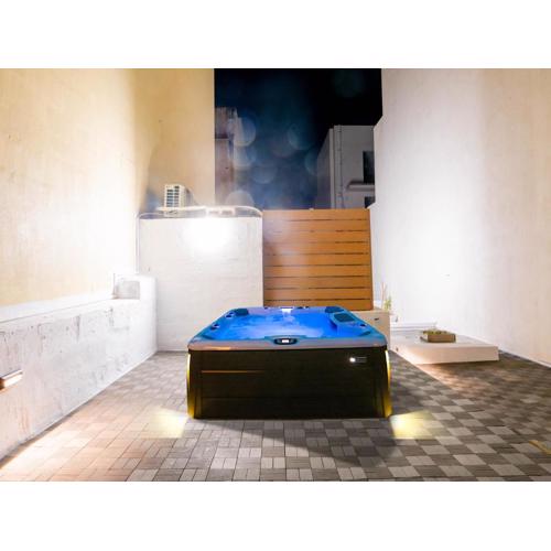 Sunny Seaside House with Rooftop Jacuzzi & Billiards