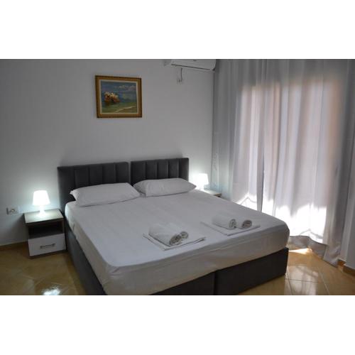 Sunny Studio Apartment & Parking