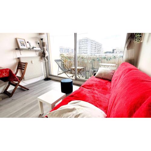 Sunny Studio with Balcony - buttes Chaumont park