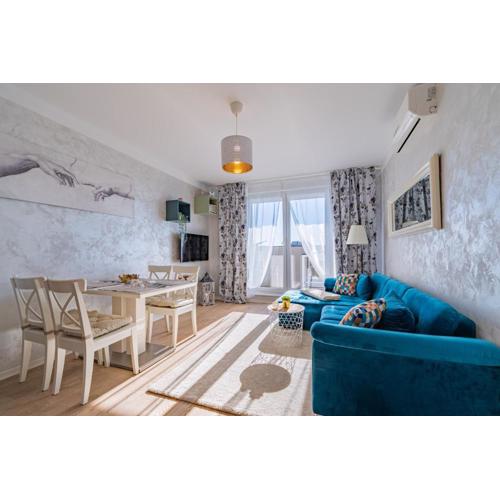 Sunny Top Apartment - free garage - big loggia