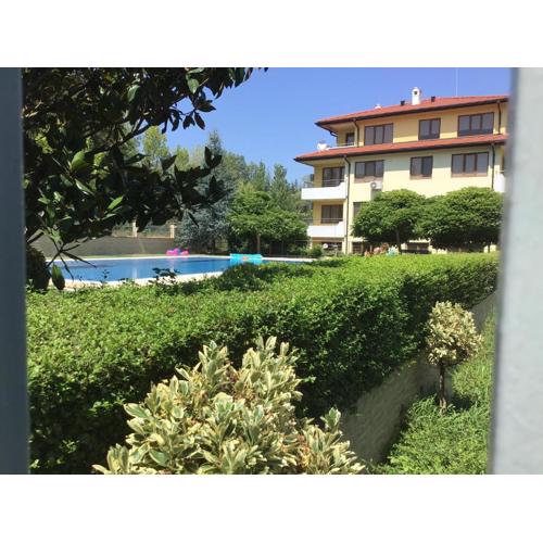 SunnySeasons Apartment with swimming pool view