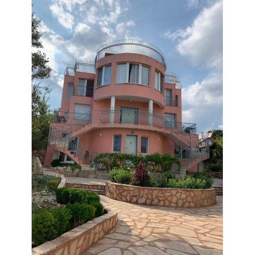 Sunray Guest House, Private Rooms & Apartment with Lovely Sea View