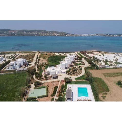 SUNRAY Paros Beach front 2 bedroom house next to kite sports