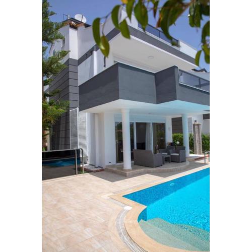 Sunrise hill villa with private pool