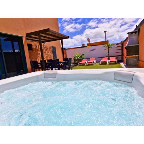 Sunrise Surf House, Big Garden, Hot Tub, Parking, super-fast free Wi-Fi