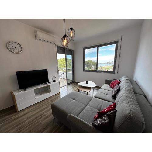 Sunset Seaview Apartment 305