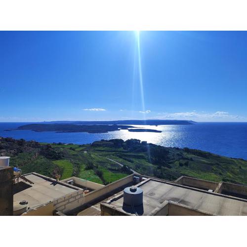 Sunset Serenity: 180° Sea Views