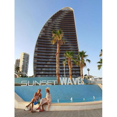 Sunset Waves Luxury Apartment 200m from the beach