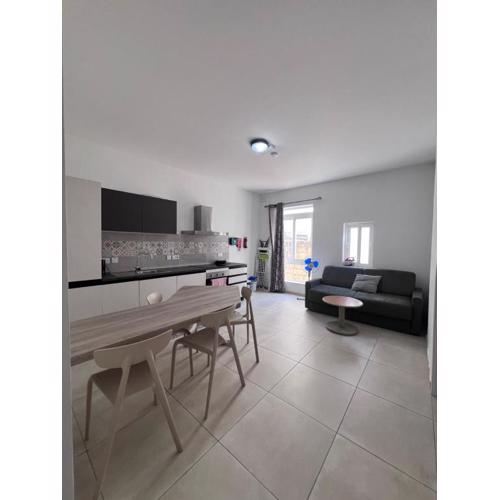 Sunshine Court Apartment No 1