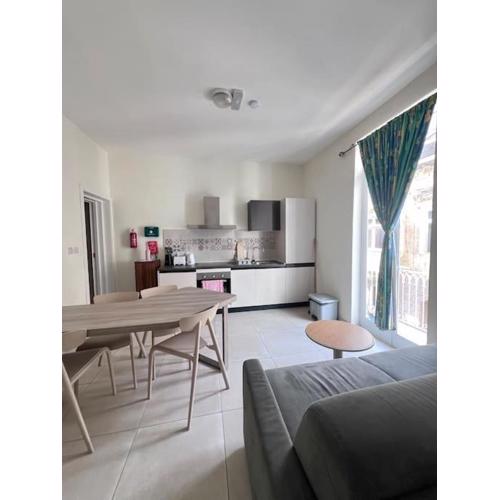 Sunshine Court Apartment No 2