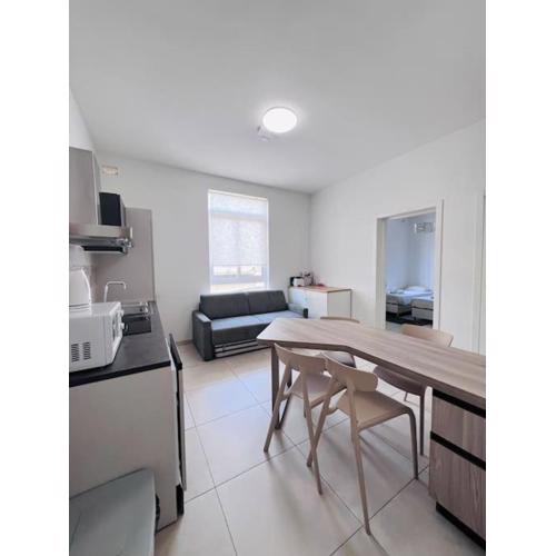 Sunshine Court Apartment No 4