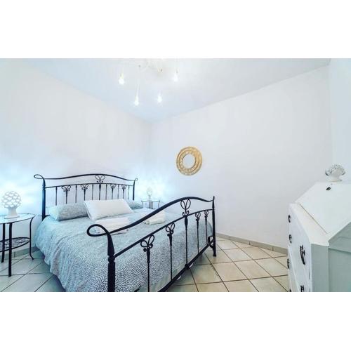 Sunshine House AP2 - appartamento in Villa con piscina e veranda