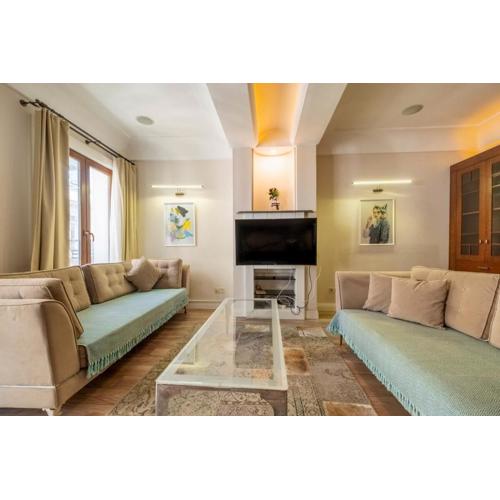 Super Central 3-Bedroom Apartment