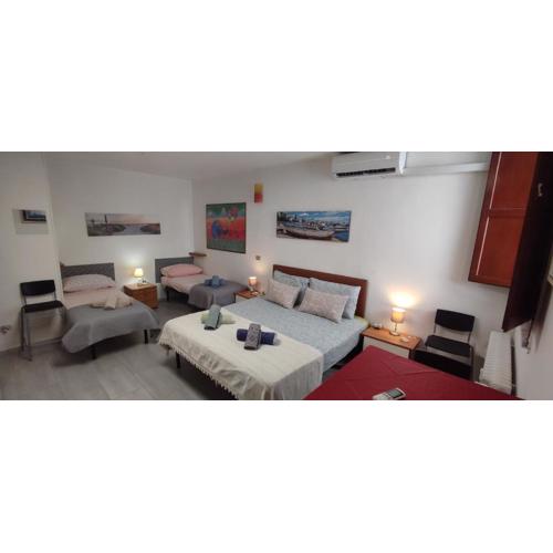 Super central studio, no noise, near seaside, shops