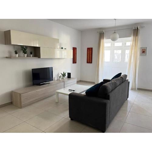 Superb 3BR apt close to seafront