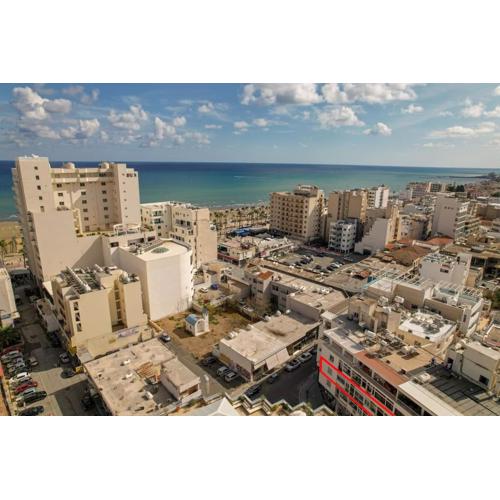 Superb Apartment steps away from Finikoudes Beach