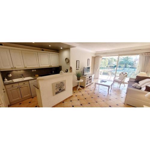 Superb Apt Great Comfort with Balcony & Pool
