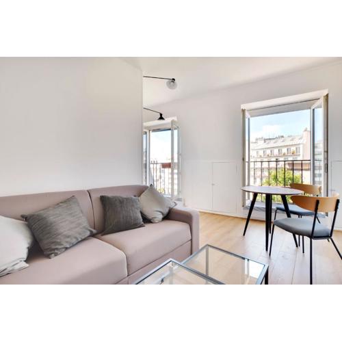 Superb bright studio Clichy Montmartre