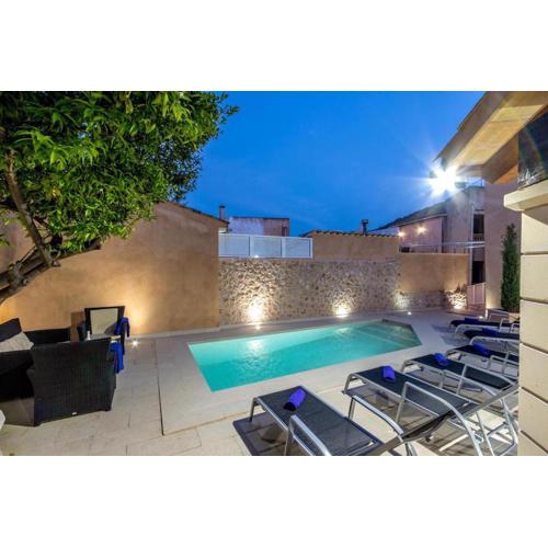 Superb house 200m from the center of Pollensa by Renthousing
