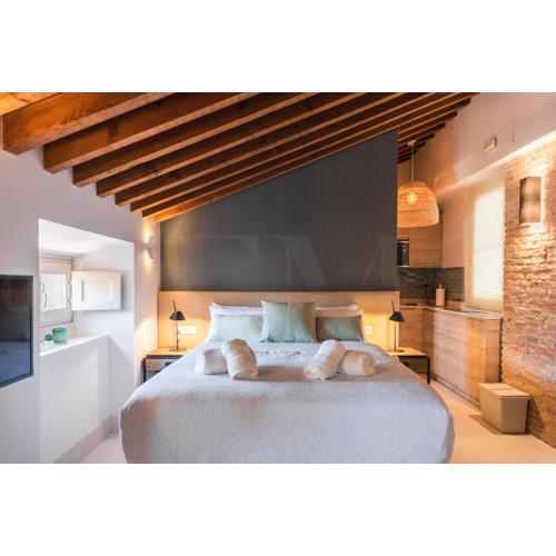 Superb mediterranean attic in the heart of Malaga by REMS