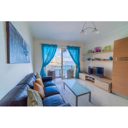 Superb views of Spinola Bay in Heart of StJulians-hosted by Sweetstay