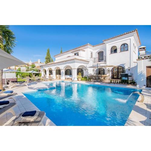 Superb Villa Near Golf Course With Heated Pool & Jacuzzi