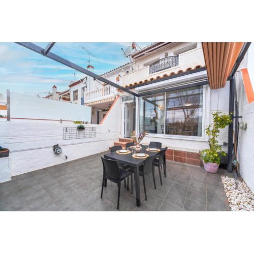 Superbe Maison Empuriabrava Biblos by Welhomy