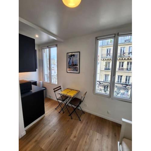 Superbe studio à MONTMARTRE