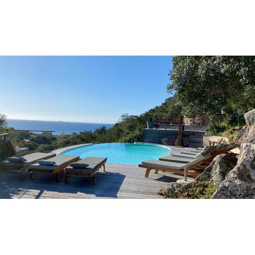 Superbe villa avec piscine chauffée et vue mer à Palombaggia