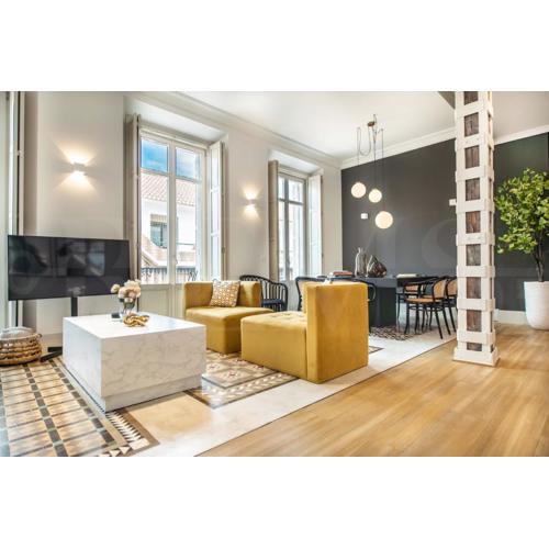Superior apartment in the historic city center by REMS