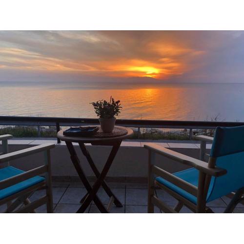 Superior, comfortable seaside home with amazing view