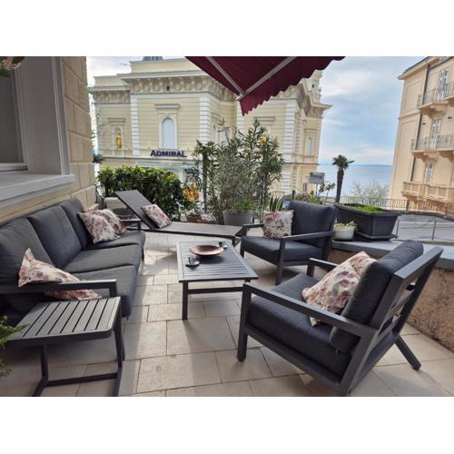 Superior Seaview Apartment